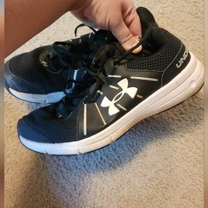 Women size 10 Under Armour Tennis Shoes